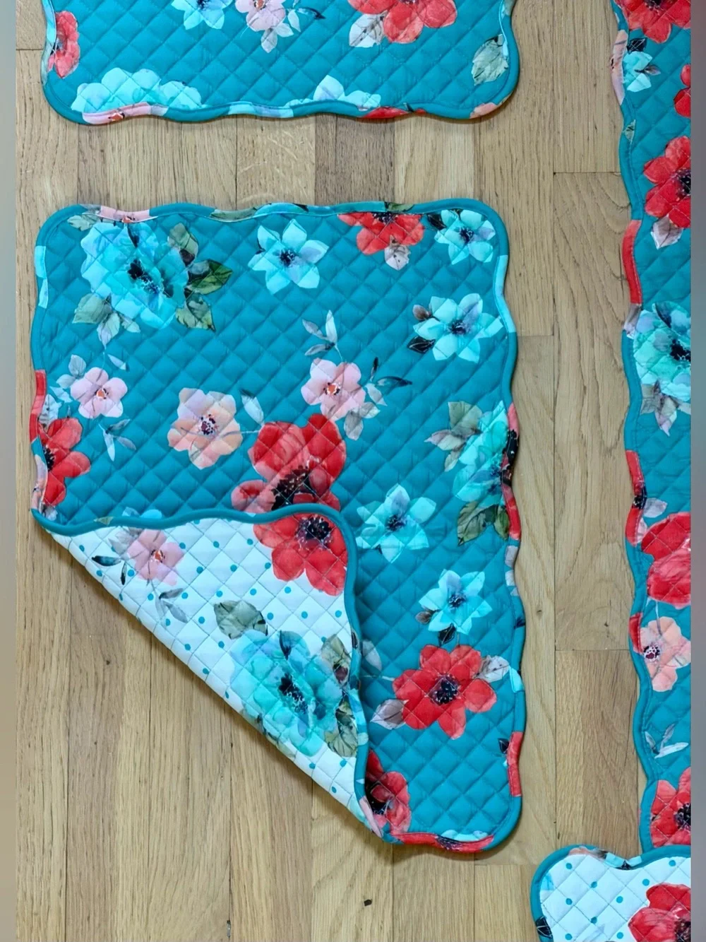Reversible Quilted Floral Table Runner 4 Placemats Set Teal Cottagecore